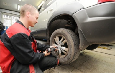 Большинство воронежских автомобилистов переобуются на летнюю резину только в конце марта