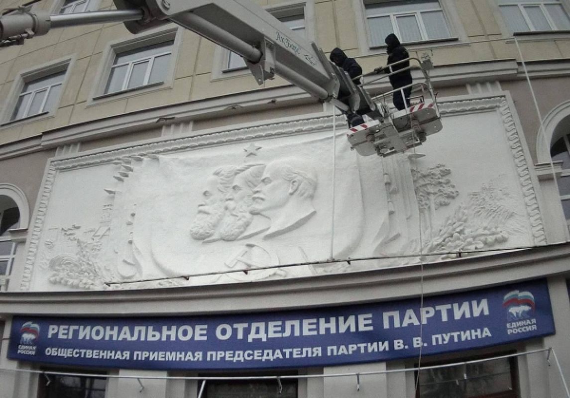 2011 год. Барельеф открыли на время реставрационных работ