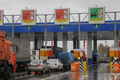 Воронежец показал, как на платном участке трассы «Дон» его машину ударил шлагбау...