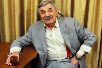 Анонимные поклонники из Воронежа подарили телевизор известному актёру, узнав о его нищете