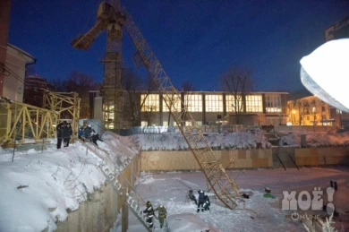 Следователи разберутся в обстоятельствах обрушения стрелы крана на стройке в Воронеже