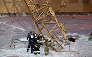 На скандально известной стройке в Воронеже рухнула стрела крана: есть пострадавшие