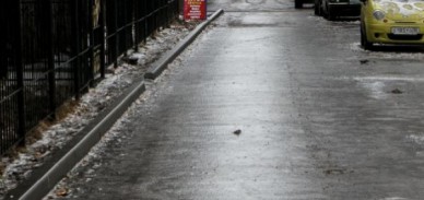 Очевидцы: в центре Воронежа поскользнулся и умер мужчина