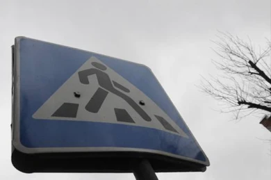 На улице Героев Сибиряков легковушка сбила женщину с ребёнком