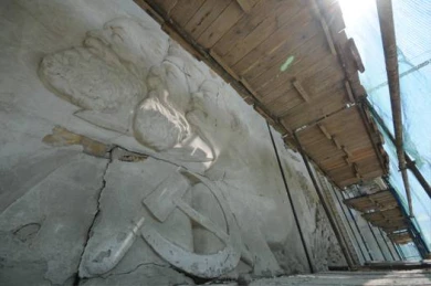 В Воронеже по требованию КПРФ над приемной Путина снова появился портрет Ленина