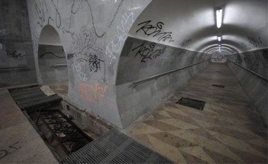 Воронежцы разрушают отремонтированный подземный переход у «Детского мира»