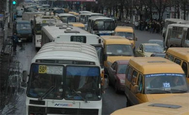 В центре Воронежа из-за поломанного светофора парализовано движение