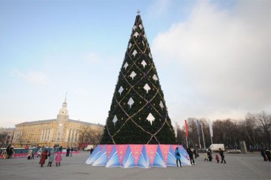 Новогодняя ёлка на площади Ленина может простоять до 8 марта