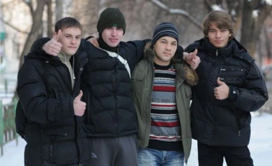 Воронежские студенты и школьники в морозы купаются в реке