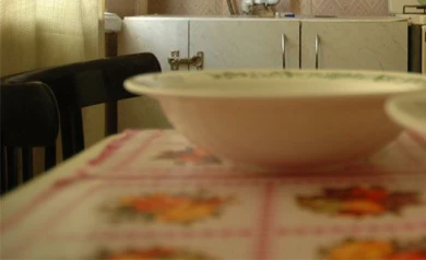 Трое воронежцев, ограбив пенсионерку, поужинали на её кухне