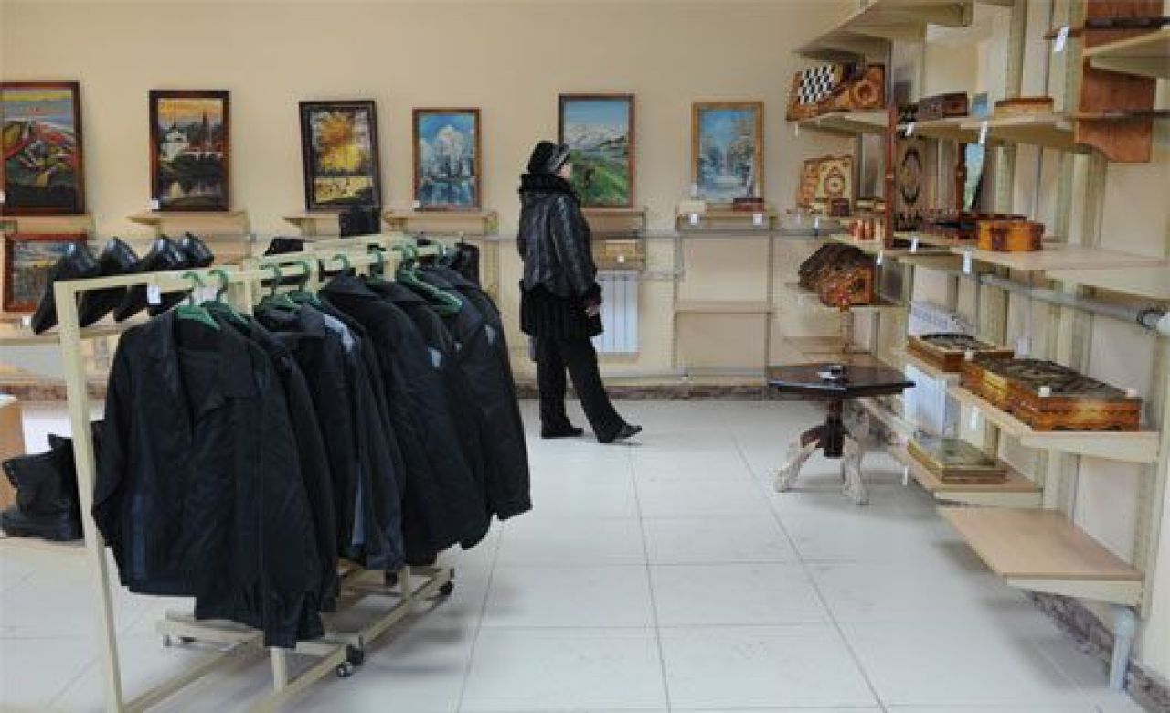 Воронежцы могут купить одежду и иконы в магазине от зеков