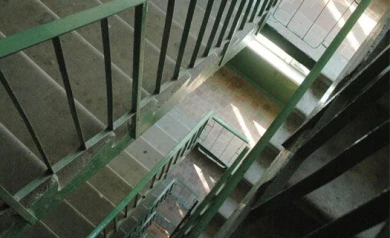 В Воронеже наркоман разбился насмерть, упав с 5-метровой высоты