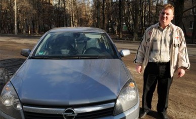 Пока воронежцы ходили на рынок, их автомобиль раздавили в лепёшку