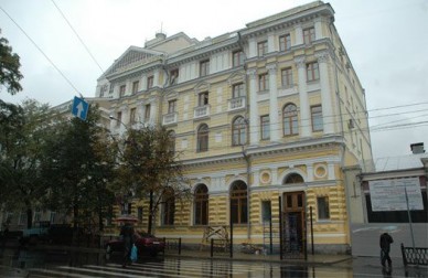 У загса столкнулись автобусы: проспект Революции встал в пробке