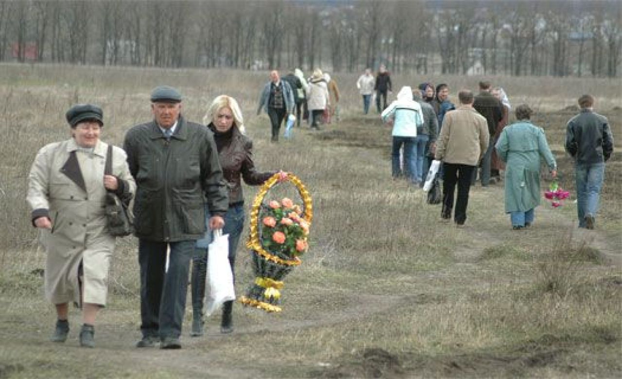 Больше половины читателей «МОЁ! Online» не пойдут на кладбище на Пасху