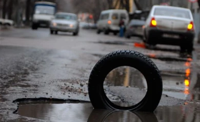 На реке Воронеж едва не затонул КамАЗ