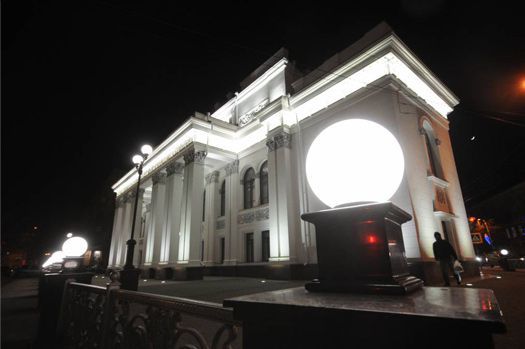Воронежские священники освятили сцену драмтеатра накануне премьеры