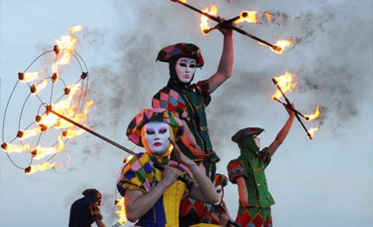 Файер-шоу на Адмиралтейке побило рекорд по продолжительности