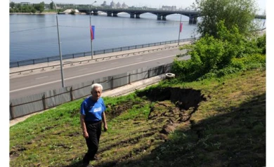 На набережную Массалитинова снова съезжает склон