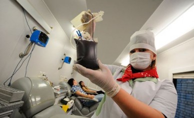 Работники департамента здравоохранения сдали 14,5 литра крови