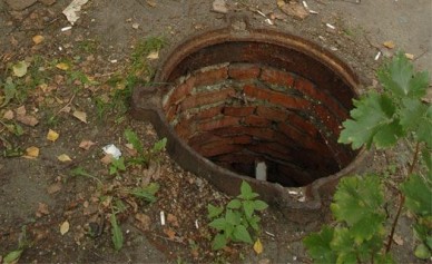 Под Воронежем четыре работника ЖКХ погибли в канализационном колодце