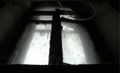 Воронежская девушка выпала голой из окна в Москве