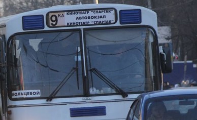 В Воронеже во время движения у городского автобуса №9ка выпала дверь