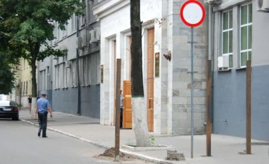 Здание УВД на улице Володарского передумали огораживать забором