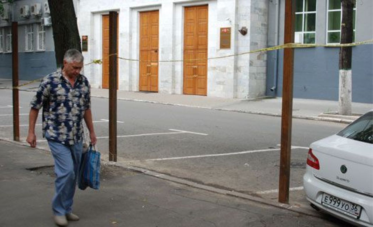 Установка и демонтаж столбов для строительства забора обошлись в копеечку