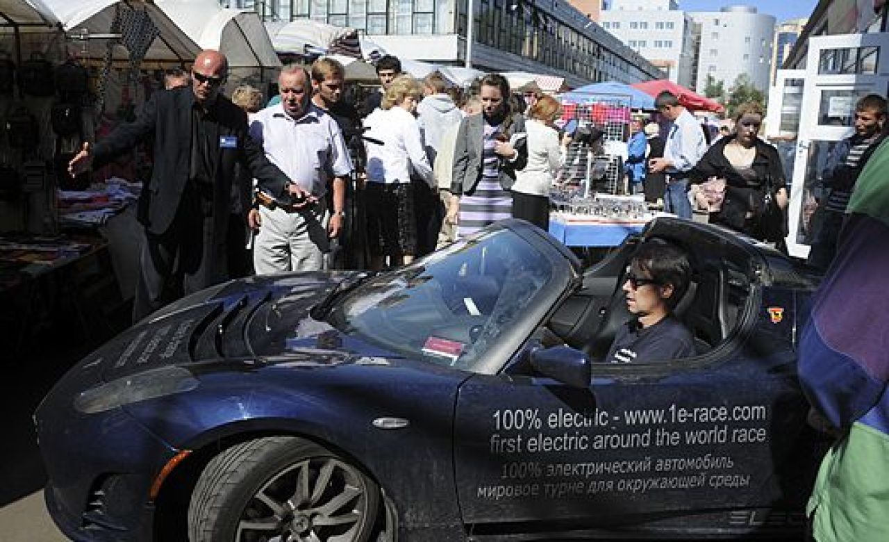 Кругосветка испанца на электромобиле добралась до Воронежа