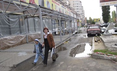 В Воронеже у пешеходов пытаются отобрать очередной тротуар