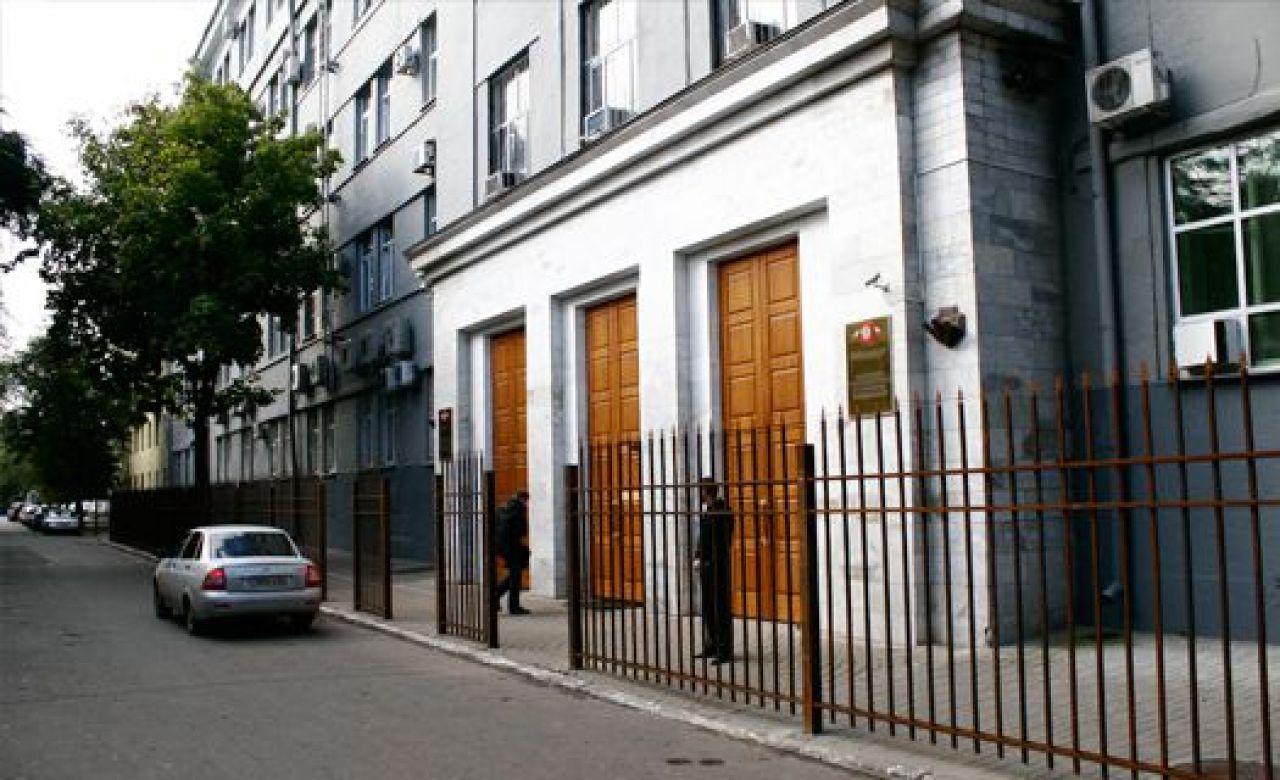 Воронежская полиция всё-таки построила забор на улице Володарского