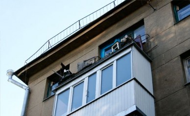 В центре Воронежа балкон обрушился на тротуар