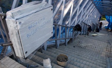 В Воронеже появился первый переход с подъёмником для инвалидов