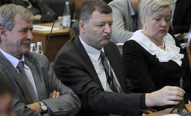 Бывшему спикеру Гордумы подарили копию Эйфелевой башни в память о Париже