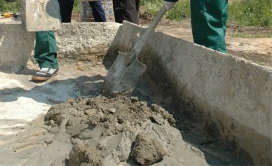 В Воронеже на стройке рабочего насмерть придавило бетонной плитой