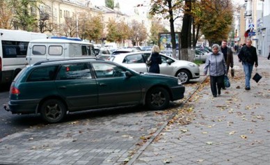 На Плехановской разрешат парковаться на тротуарах