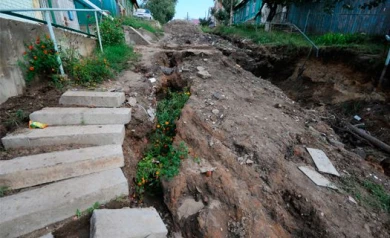 Чиновники советуют воронежцам оставлять заявки на ремонт нагорных лестниц