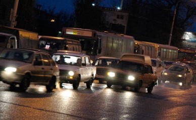 Из-за нового светофора в Тепличном микрорайон парализовали пробки