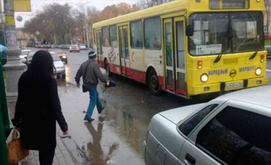 После ремонта Плехановской в двух шагах от мэрии подтопило остановку