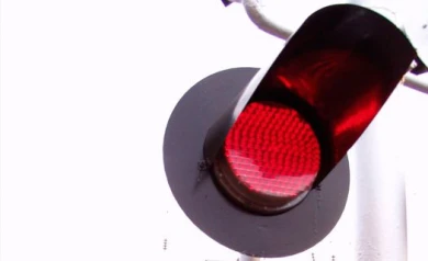 В Воронежской области грузовой поезд протаранил «Ниву»: пассажир погиб, водитель ранен