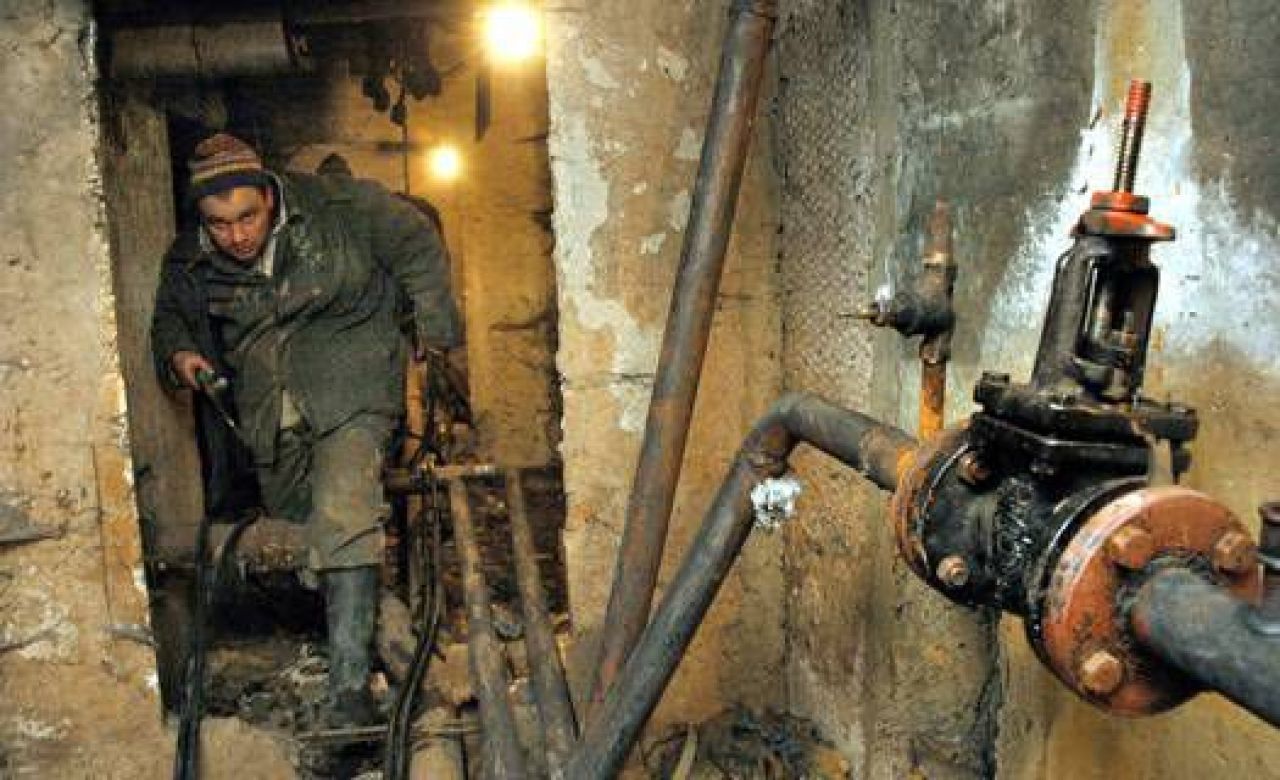 Воронежские коммунальщики обещают к понедельнику устранить 90% утечек на теплосетях