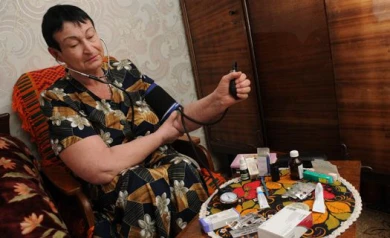 Из-за затянувшегося ремонта тонометра пенсионерка вынуждена постоянно вызывать скорую