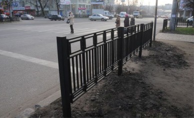 На Московском проспекте тротуары отделят от дороги забором за 6 млн рублей