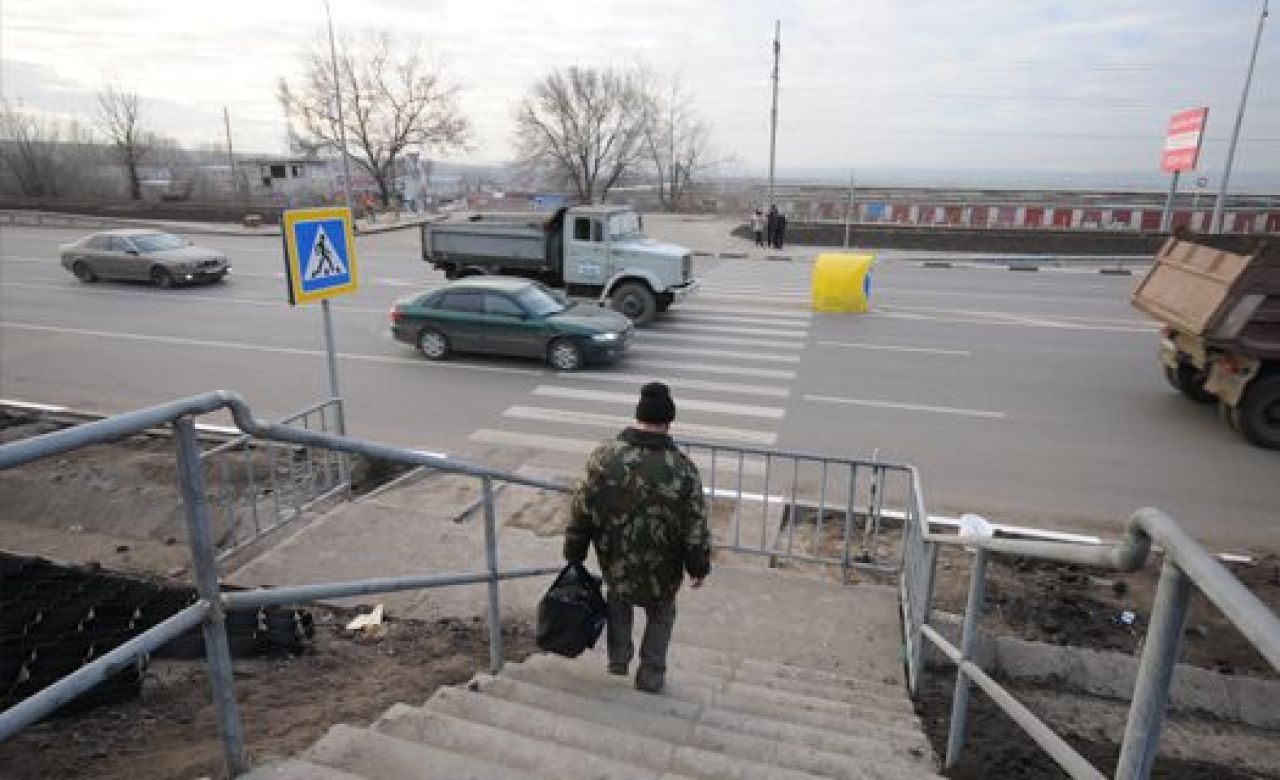 На «смертоносном» переходе на ул. Антонова-Овсеенко сделают островок безопасности