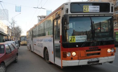 В Воронеже во время драки в автобусе № 27 выбили лобовое стекло