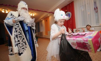 Воронежские власти: «Новогодних подарков хватит всем детям из малоимущих семей»