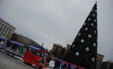 Ёлка на площади Ленина появится только через три недели