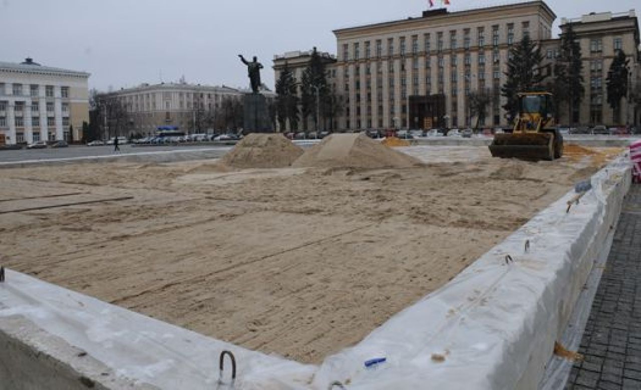 На площади Ленина два ледовых катка обещают смонтировать к 15 декабря