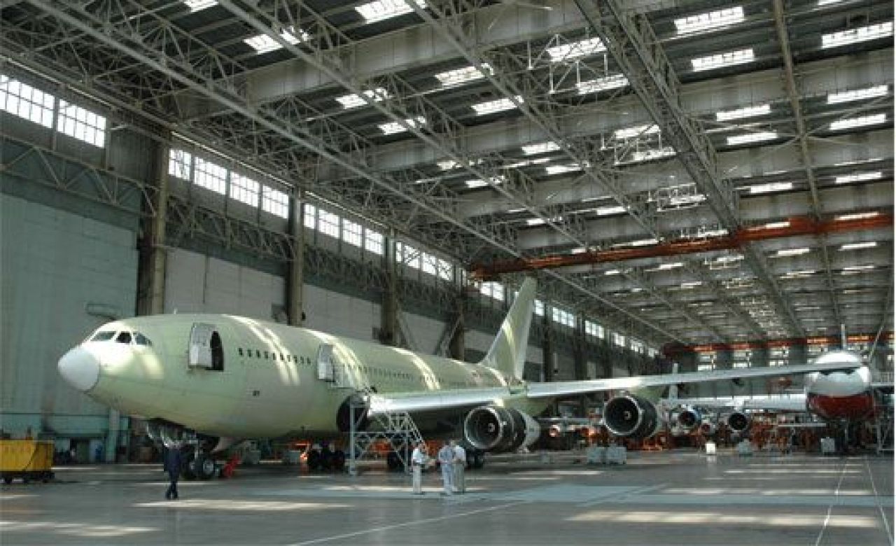 В Воронеже сносят автосервис, который мешает взлёту самолётов